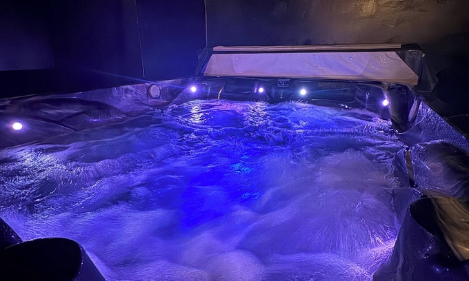 Ellenwood House | "Cozy 3BR Escape Jacuzzi & Games"