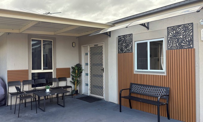 Fairfield Heights House | Cozy 3BR+ free dryer+ free parking-lockable front gate