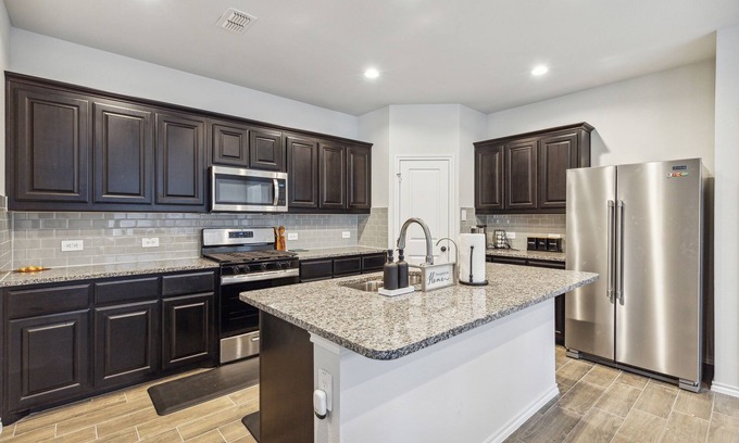 Forney House | Cozy 3BR Heartland Home