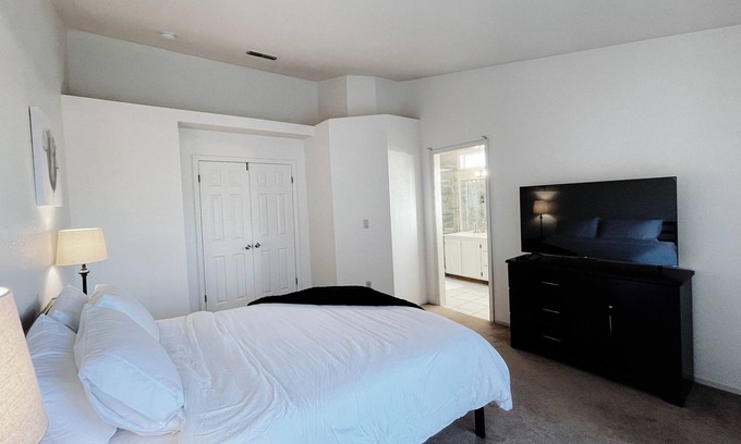 Elk Grove House | Cozy 3Br home <5 mins to HWY 99