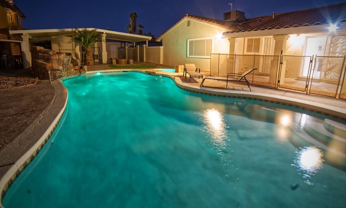 Rainbow Park House | Cozy 3BR home w/ pool