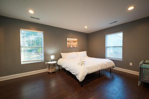 Charlotte House | Cozy 3br Home Yard Wifi