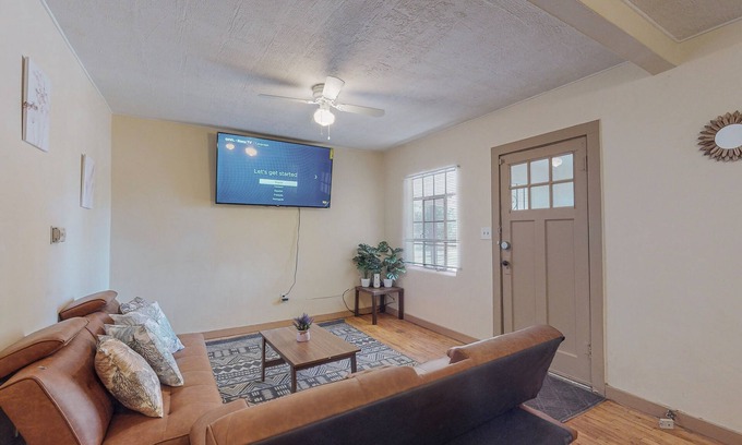 Albuquerque House | Cozy 3BR Modern Casita in Albuquerque w/Wifi & Parking