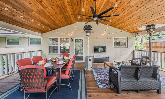 Dallas House | Cozy 3BR Perfect Patio, Nintendo Switch - Perfect for Families and Pets