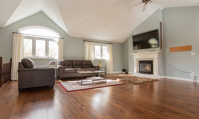 Barrie House | Cozy 3BR Retreat Near Centennial Beach