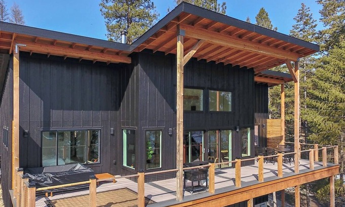 Worley House | Cozy 3BR Retreat w/Lake Access, Deck, BBQ and Golf Cart for 11 guests