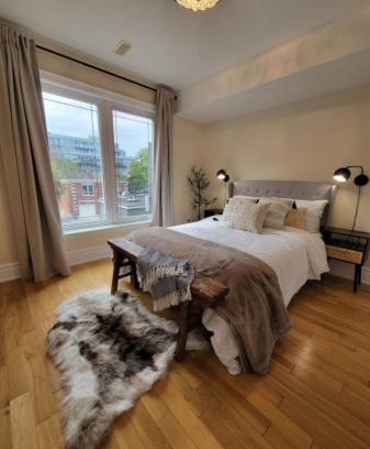 Leslieville House | Cozy 3BR Retreat with Dedicated Work table and Parking