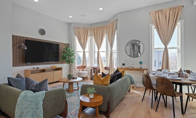 The Heights House | Cozy 3BR Transit-friendly Home PATH&Bus Retro game