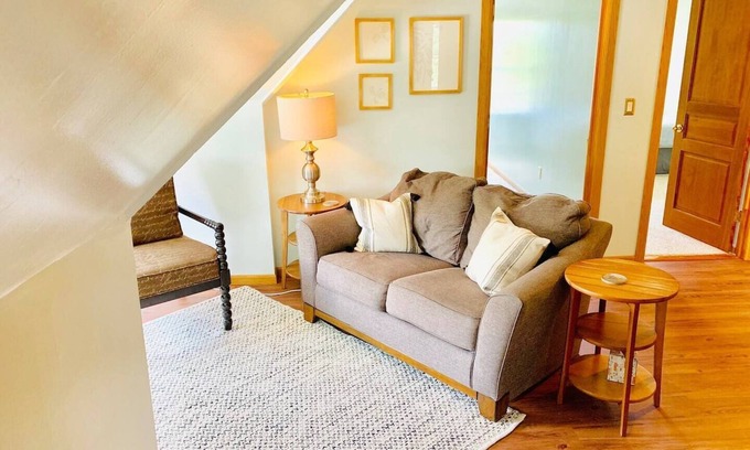 Downtown Minneapolis Apartment | Cozy 3rd Floor Apartment Near Downtown [5-6]nn