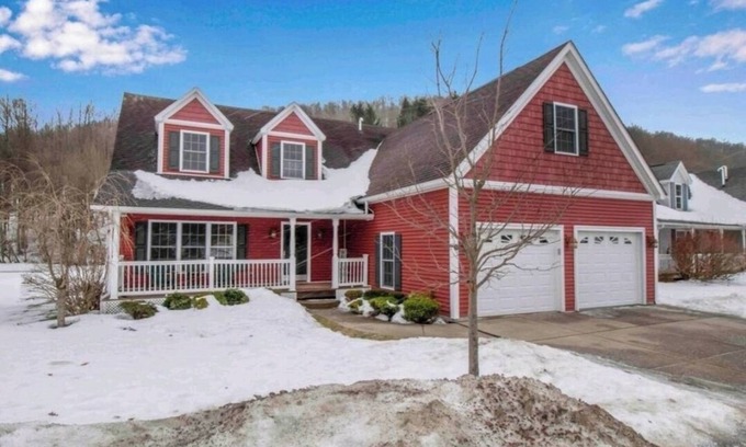 Ellicottville House | Cozy 4 Bedroom, 3 Bath House 1 mile from Village