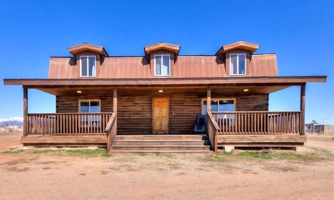 Blanding Cabin | Cozy 4-bedroom cabin in tranquil Blanding with AC, WiFi
