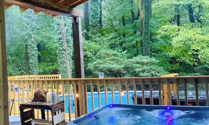Champion Cabin | Cozy 4-bedroom cabin in 7 springs w/hot tub for winter and pool in summer