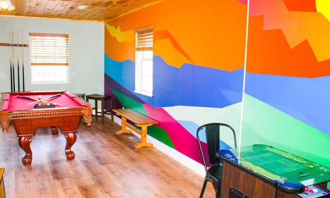 Chalet Village Ski Chalet | Cozy 4-bedroom chalet with AC, WiFi in charming Gatlinburg Ski Lodge