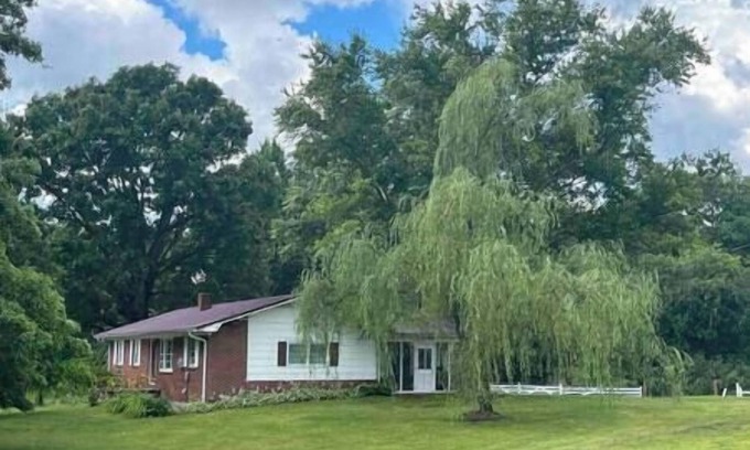 Hamptonville House | Cozy 4 Bedroom Cottage on Historic 120 acre Farm