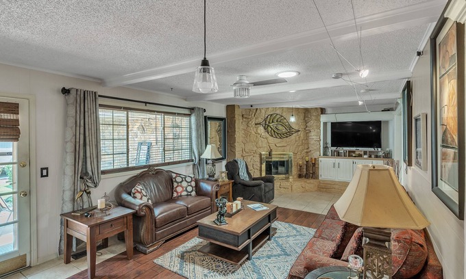 Tulsa House | Cozy 4 Bedroom Home - Minutes to Downtown Tulsa by RedAwning