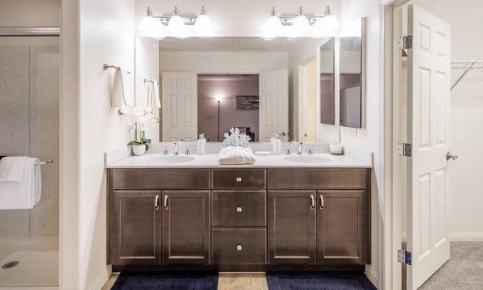 Enterprise Bed & Breakfast | Cozy 4-bedroom Home with WiFi, Mins from Las Vegas Strip