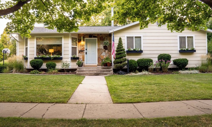 Logan House | Cozy 4-bedroom house in charming Logan. 5-min walk to USU & Lundstrum Park.