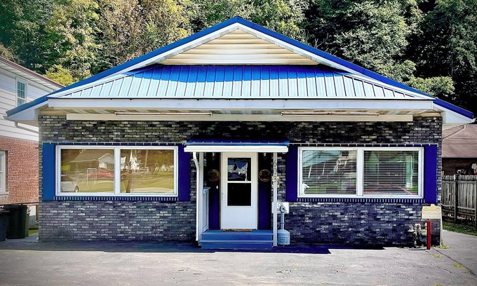 Kistler House | Cozy 4-bedroom house in Man w WiFi, arcade game, and extra parking. Near trails.