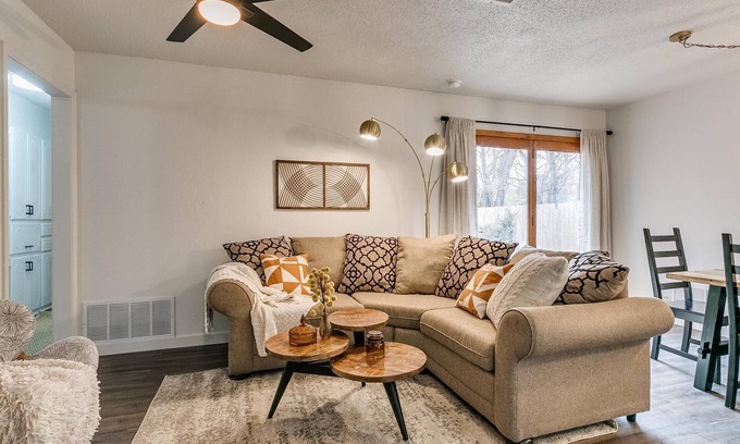 Norman House | Cozy 4 Bedroom two miles from OU, Sleeps 10!
