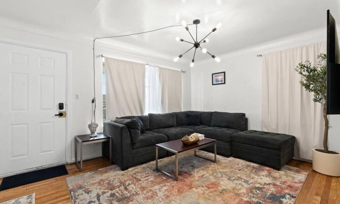 Dearborn Heights House | Cozy 4 Bedroom Outdoor furniture 2 Bathrooms