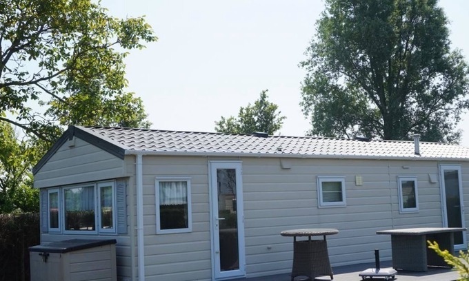 Ouwerkerk House | Cozy 4-person mobile home in Ouwerkerk within walking distance of the Eastern Scheldt