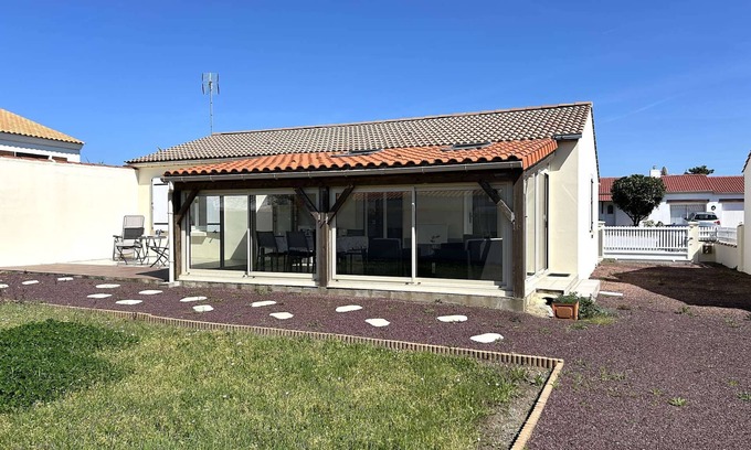 Le Fenouiller House | Cozy 4-room House, Sleeps 6, Near St Gilles Croix de Vie, with Garden & Veranda