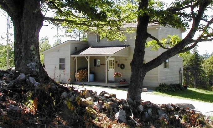 Belmont Cottage | Cozy 4-season COTTAGE- ski, swim, hike, foliage- Family Fun or Romantic Getaway