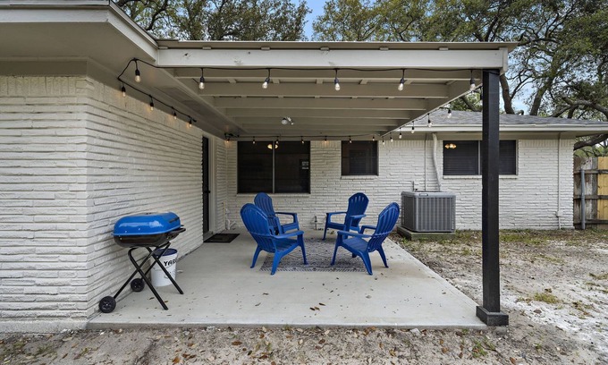 Baytown House | Cozy 4BR Baytown House: Perfect for Families!