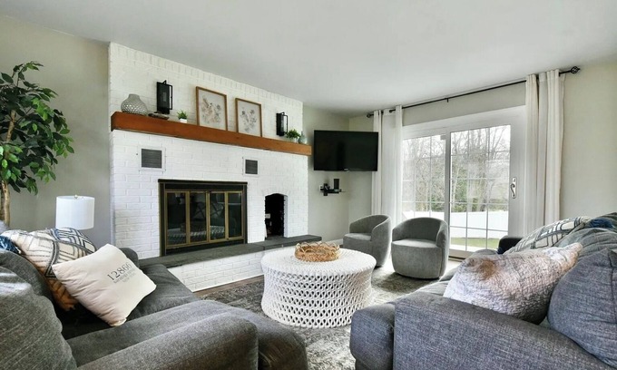Saratoga Springs House | Cozy 4BR home, walk to track/downtown, private yard w/patio