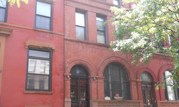 Upper Manhattan House | Cozy 5 Bdrms Brownstone located on 'Sugar Hill' in Historic Harlem NY
