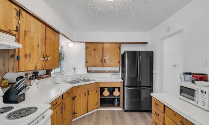 Fort Worth House | Cozy 5 bed home! 5 miles to Stockyards & Downtownn