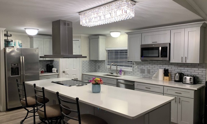 Arlington House | Cozy 5 Bedroom 85” TV Home in a Secluded Area