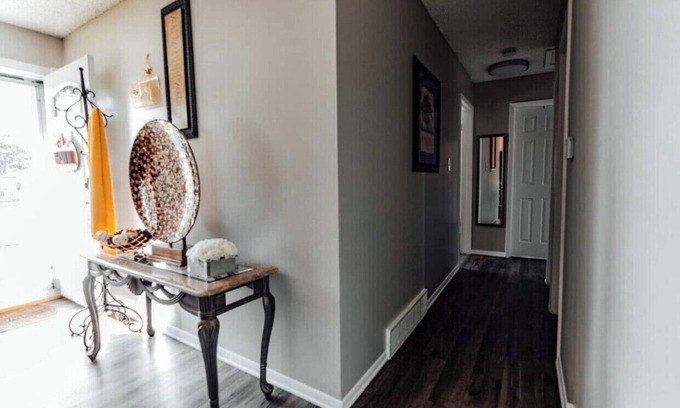 Aurora House | Cozy 5-Bedroom Home in Aurora!nPerfect blend of comfort & convenience