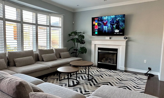 Meadowvale Village House | Cozy 5 Bedroom House in Mississauga, On