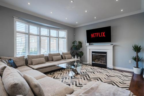 Meadowvale Village House | Cozy 5 Bedroom House Mississauga