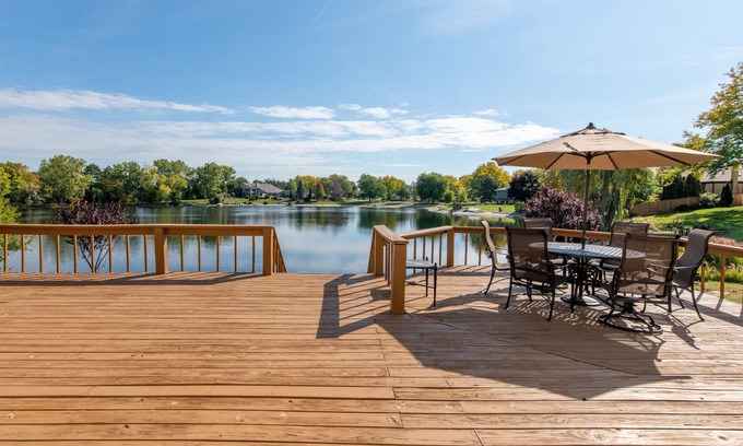 Westmont House | Cozy 5-bedroom with lake views and spacious deck