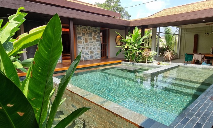 Kampot House | Cozy 5 bedrooms pool Villa in Kampot