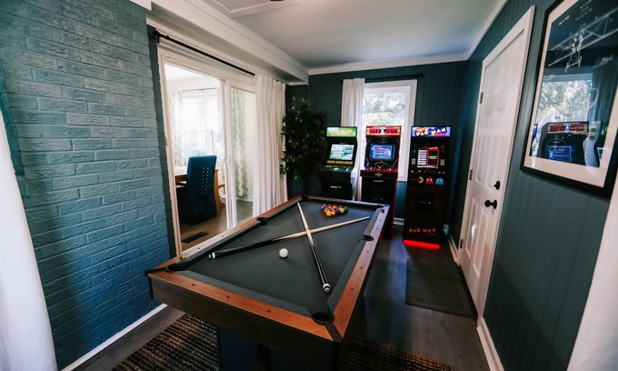 Mossy Oaks House | Cozy 5 BR/3-Bath home near Parris Island/Downtown Beaufort - Game Room, Fire Pit