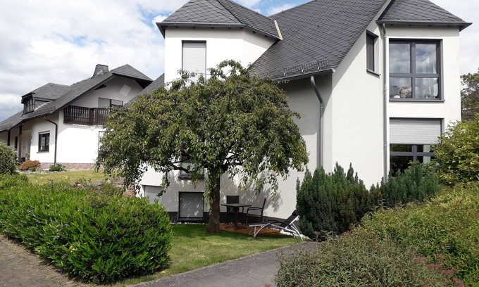 Kastellaun Apartment | Cozy 5-star vacation apartment in Kastellaun for 2 people.