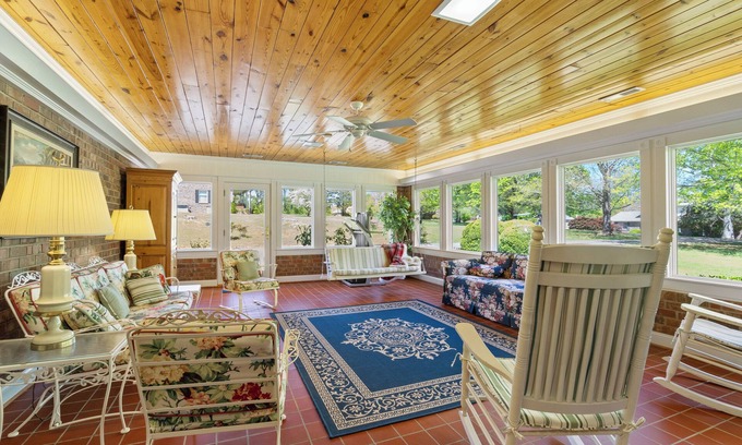McMinn County House | Cozy 5Bedroom with Sunroom 9 Acres Near Wedding Venues