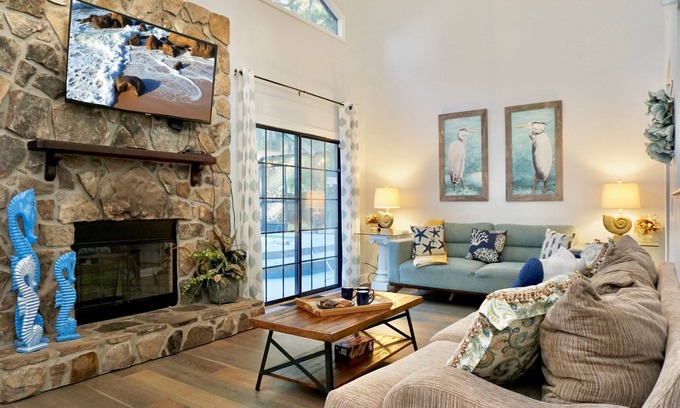 East Arlington House | Cozy 5BR Beach house-Jacksonville-Pet friendly, Heated Pool/Hot Tub & Family Fun
