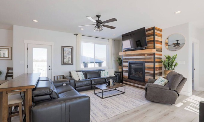 Rigby House | Cozy 6 bedroom home minutes from Rigby Lake