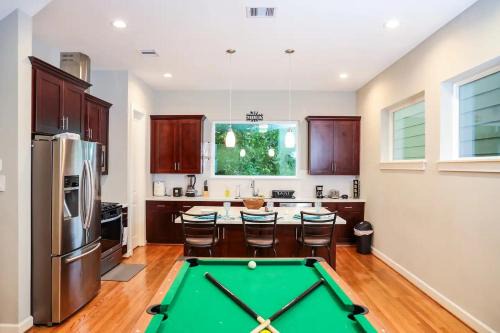 Riverside Terrace House | Cozy 6BR Home near MedCtr, NRG Stadium, with Fast Wi-Fi