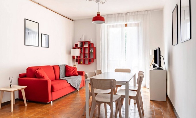 Corno Apartment | Cozy 80 sqm apartment located on the first floor of a building with a lift, ideal for hosting up to 6 people.Located in Garda, the accommodation boasts a strategic position: the beach is just a 2-minute walk away, while the city center can be easily reac