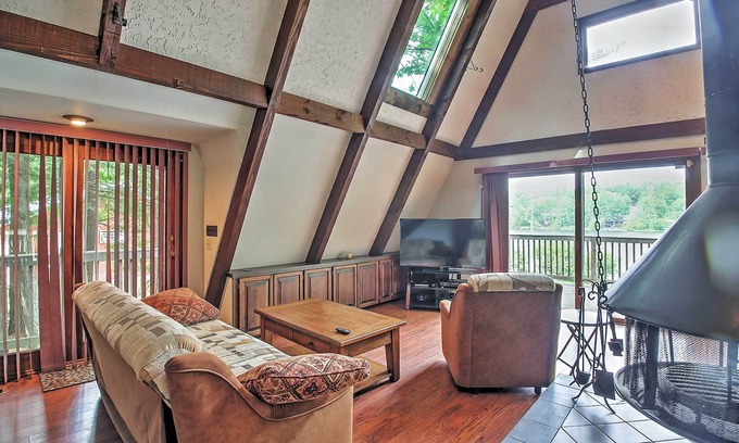 Barnstead House | Cozy A-Frame Center Barnstead House on Locke Lake!