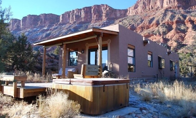 Castle Valley House | Cozy Adobe with Hot Tub and Fabulous Views in Outdoor Paradise.