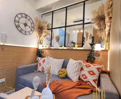 Barangay 76 Apartment | Cozy & Aesthetic walking distance to MOA,near NAIA AIRPORT with NETFLIX,MINIVIDEOKE,BOARDGAMES-DUXE9