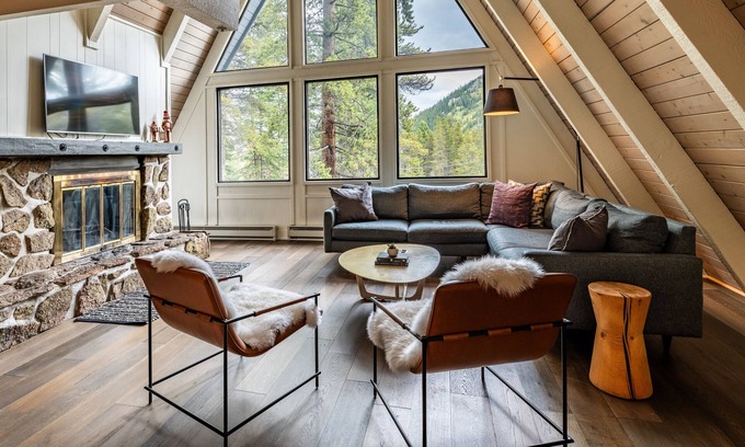 Blue River House | Cozy Aframe 5 min to Breck, Close to Hiking!