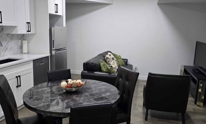 Calgary Apartment | Cozy Airport Retreat | 2BR Suite Near Shops/Malls & Parks