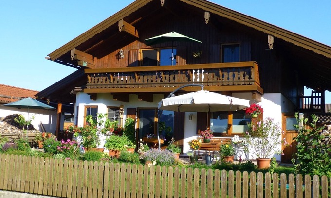 Saulgrub Apartment | Cozy Alpine Flat in Altenau